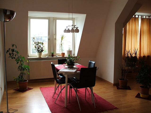 Dachgeschosswohnung mit gehobener Ausstattung in begehrter Lage mit Ausblick auf