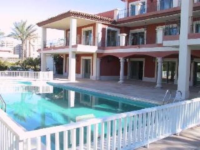 Luxus Villa in traumhafter Lage zu verkaufen