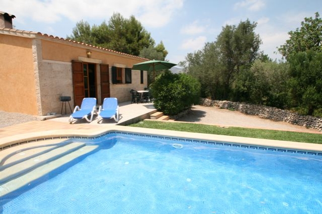 Kleine Finca mit Blick auf Arta im Nordosten Mallorca, Finca mit Pool für 2, 3,