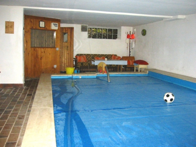 Großes FERIENHAUS mit eigenem SCHWIMMBAD und SAUNA