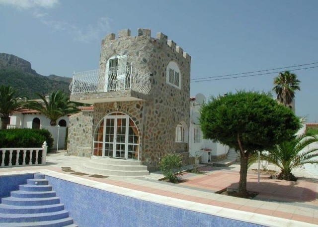 Villa in Calpe ca. 200 Meter vom Strand und Hafen entfernt mit Panoramablick