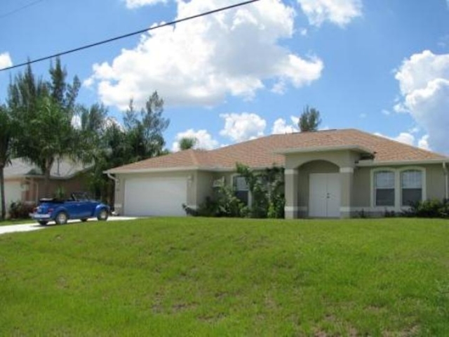 Florida, Bankverkauf, Haus an Suesswasser Kanal, Baujahr 2007