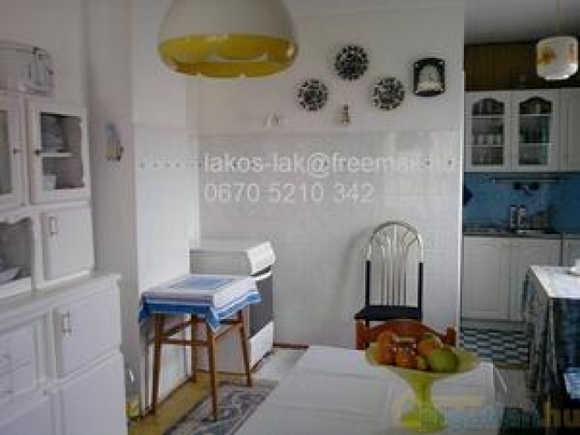 Ungarn, Csobanka, Pomaz  s Pilisvörösvar között, csaladi haz telekkel elado 