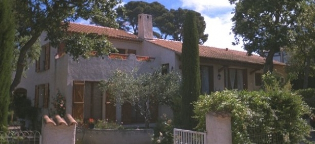 Architektenhaus auf einem geschlossenen Grundstück in der Nähe der Meer