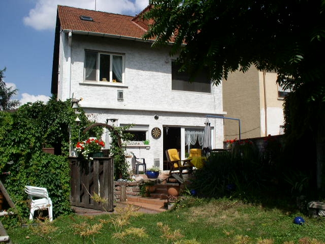 Freistehendes Haus für Großfamilie mit Garten und Kamin