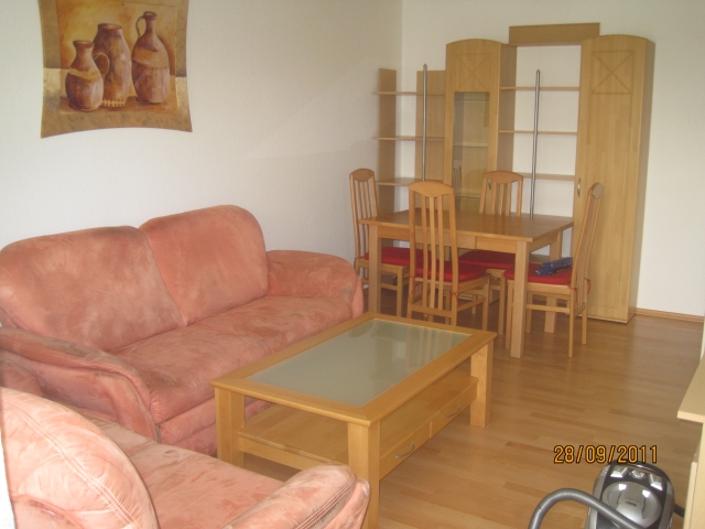 Gepflegte 1,5 Zimmer EG-Wohnung Tel.: 01737487250