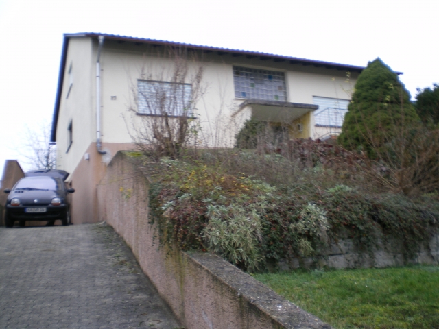 Schönes 1-2 FH mit gr. Garten in herrlicher Aussichtslage !!!