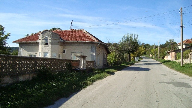 Traumhaus auf dem Lande mit Panoramablick und 10 000 m2 Ackerland 