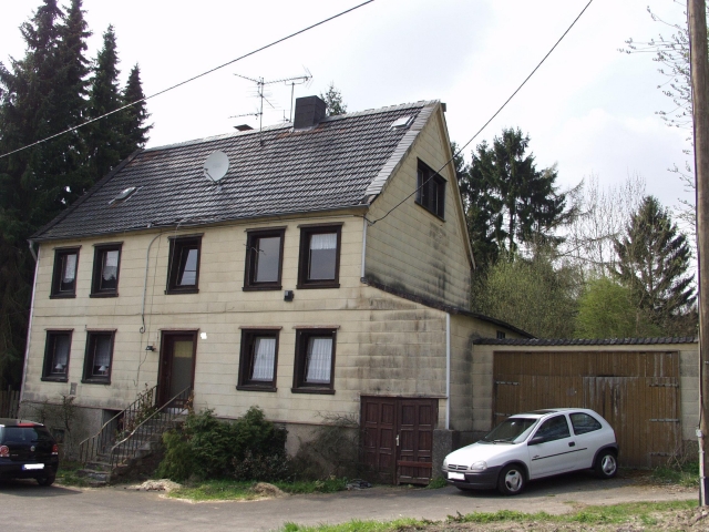 Wuppertal, freistehendes Mehrfamilienhaus mit 1.393 qm Grundstück, direkt an ei