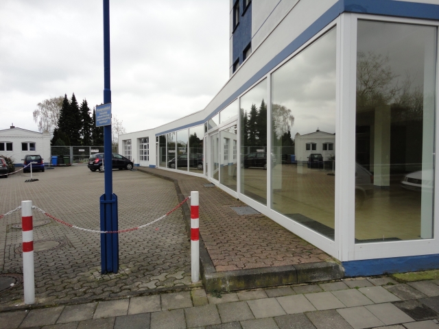 Verglaste Gewerbehalle/Ausstellungsraum mit Büro Sadtrand Düren zu vermieten
