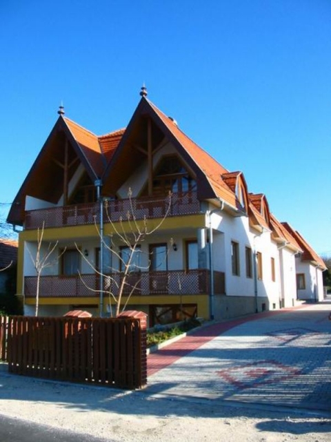 Appartementhaus mit Pool in Ungarn zu verkaufen