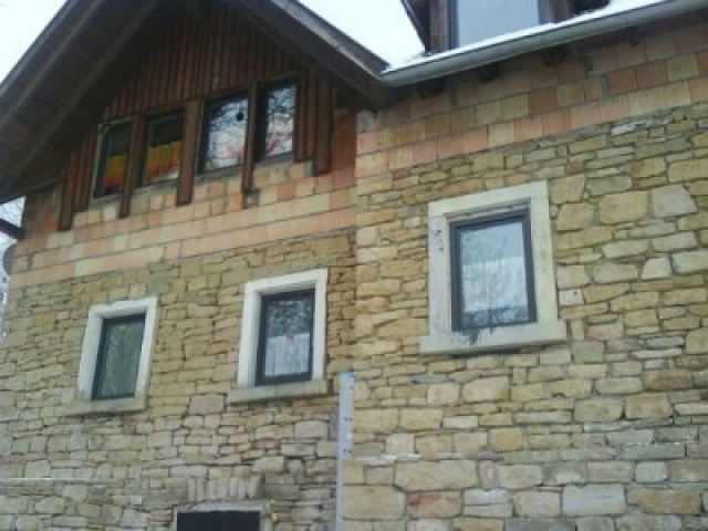 1 grosses Familenhaus mit Hof und Baugrundstück zu Verkaufen