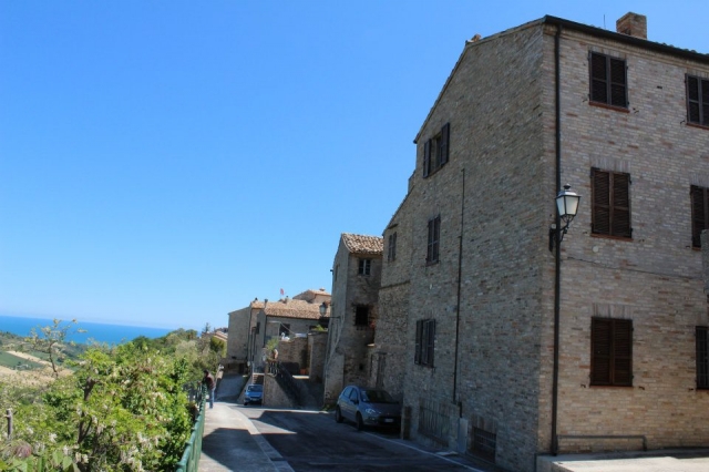 Hübsche Wohnung im zauberhaften mittelalterlichen Dorf Altidona (Marken, Italie
