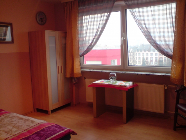 1 Zimmer App. von 25-35qm, € 380,- warm oder € 40 pro Person/Nacht F-Sachsen