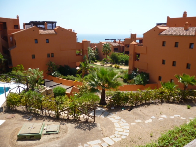 Sonderangebot: strandnahe Neubau-Luxus-Apartments mit Meerblick bei Estepona - a