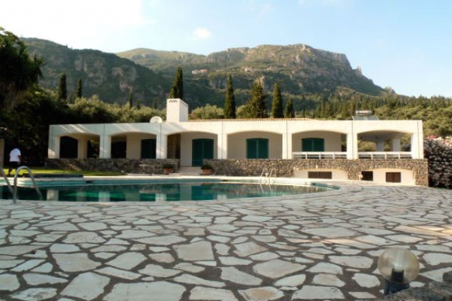 Moderne Villa direkt am Strand / Griechenland