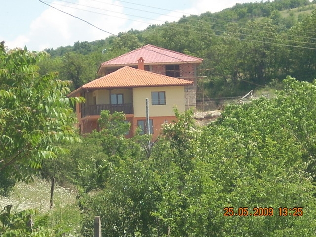 Zweistöckuges neues Haus im Bergland 5 km von Veliko Tarnovo, BULGARIEN