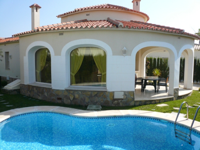Moderne voll klimatisierte (w/k) Villa mit privatem Pool und Grasgarten in dem b