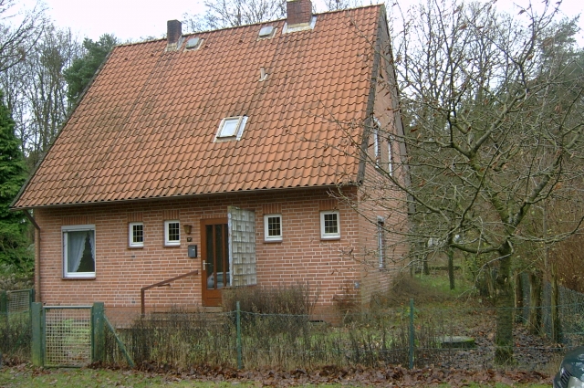 Einfamilienhaus mit Nebengebäude