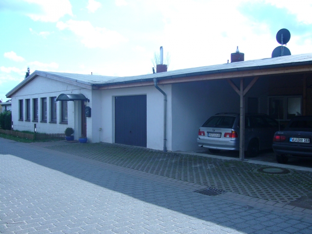 Schönes 2 Familienhaus mit Garage und Stellplatz