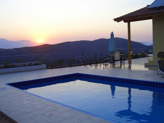 Sonne-Meer-Natur- Kreta- Neuer, exklusiver Bungalow mit Pool zu verkaufen
