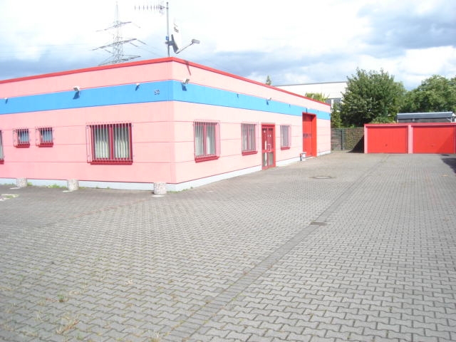 Halle incl. Büro ca. 400qm 2 Garagen