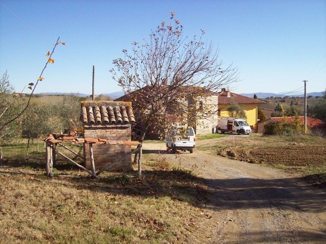 Ganzes Dorf in Italien -  toskanische Seite Trasimenischer See 
