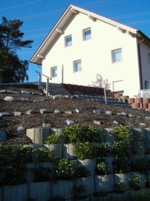 Zweifamilienhaus in sonniger Lage in Alkofen