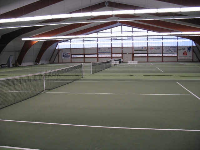 3-Feld-Tennishalle mit Restaurant und Kegelbahn im Lk Celle zu verkaufen