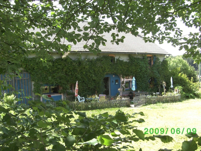 Typisches Vogesenhaus - schöner Hof mit viel Land