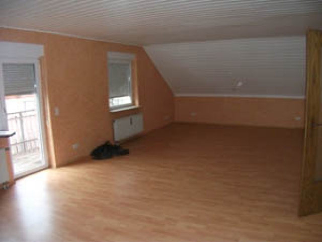 Sehr große DG-Wohnung für ruhige Mieter! 130m , Fassadendämmung am Hause, Bau