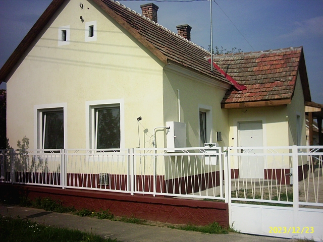UNGARN: Neu renoviertes Wohnhaus in Balatonnaehe