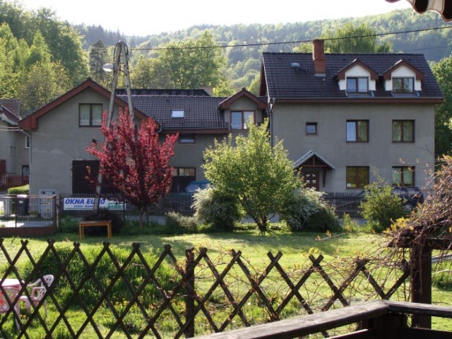 Ein Wohn- und Dienstleistungsgeebäude Dienstleistungsgeebäude in der Nähe von