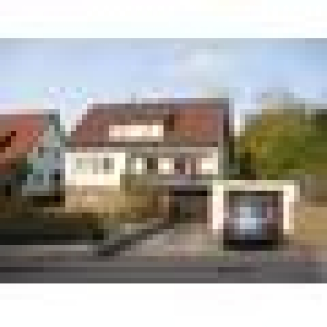 Helle 3 1/2 - 4 Zimmer Dachgeschosswohnung in schöner Lage - 75 qm - Herrenberg