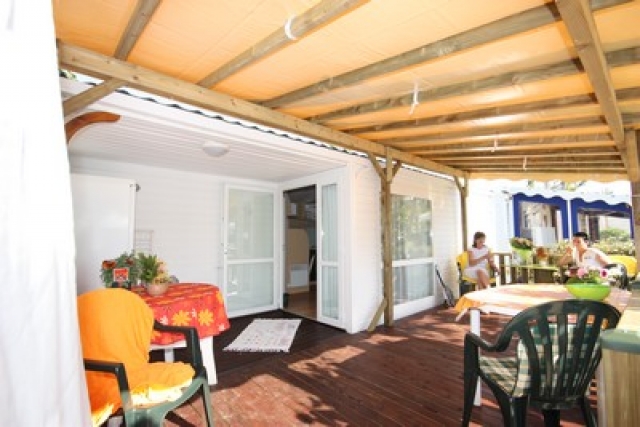 Chalet vieler Groessen am Strand von St.Tropez zu mieten