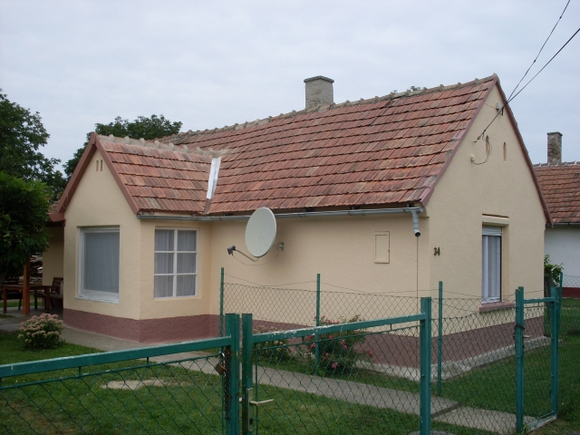 Kleines Wohn- oder Ferienhaus in Ungarn nähe Plattensee zu verkaufen.